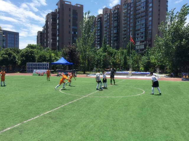 校园足球教练现状,学校足球场地经费不足解决方法