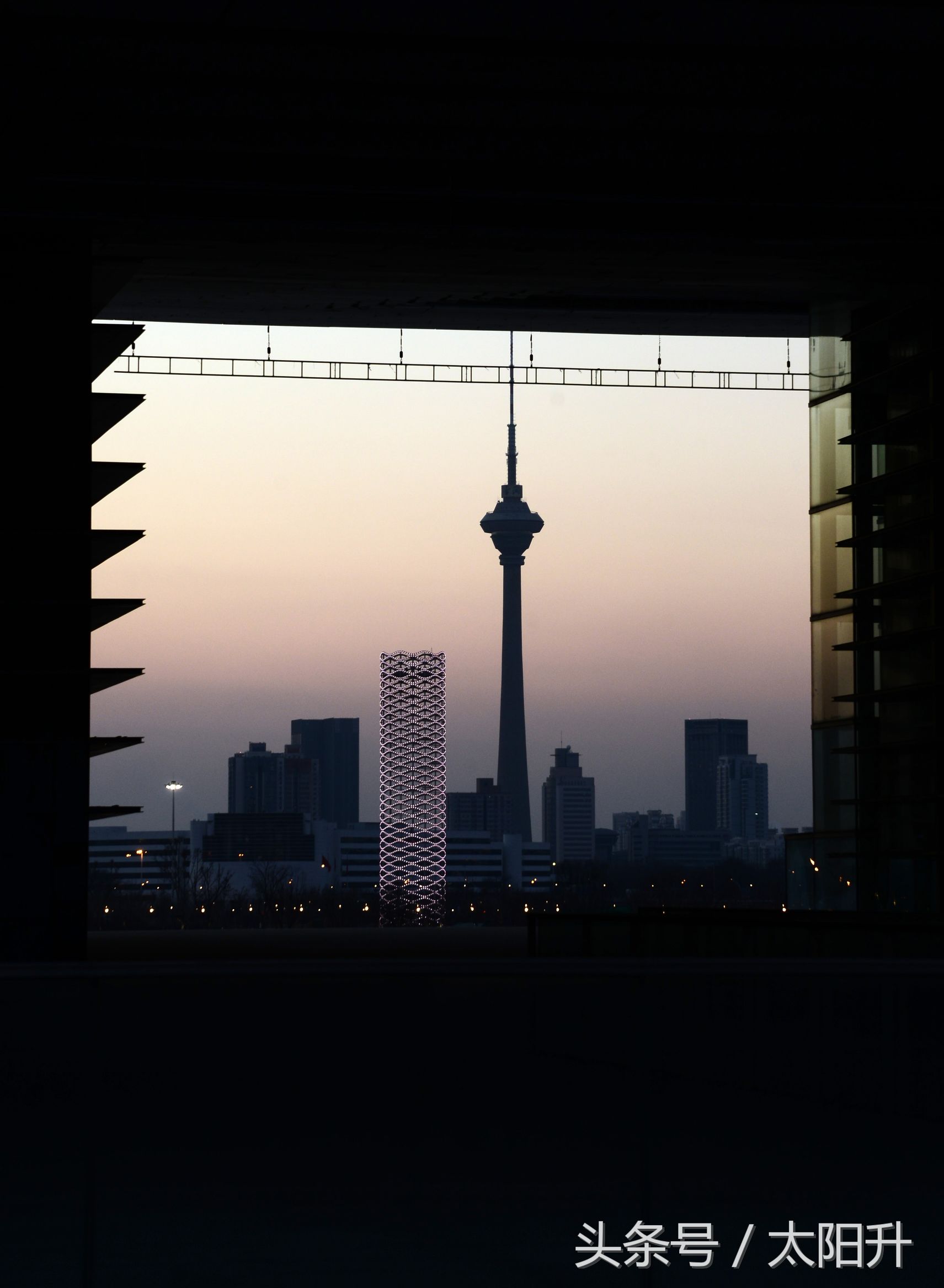 夜幕下的文化广场在哪里,天津文化中心银河夜景