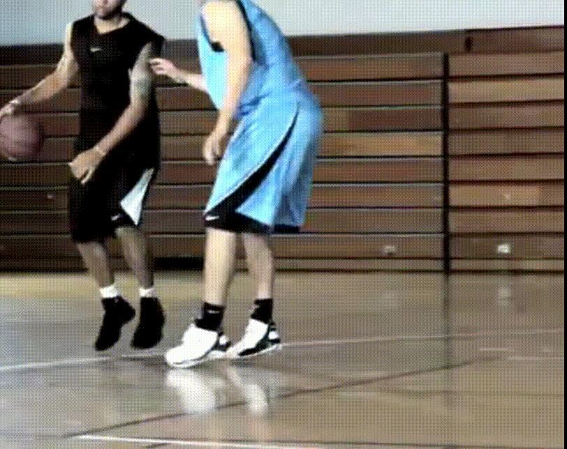 德隆变向过人教学视频,小胖子前后舞步