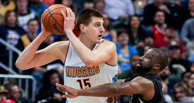 21岁小将连续两场三双很厉害，但比他更变态的中锋还有两个！