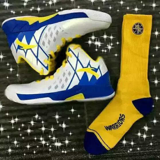 学校不让穿名牌鞋买哪种,学校不允许穿耐克阿迪达斯