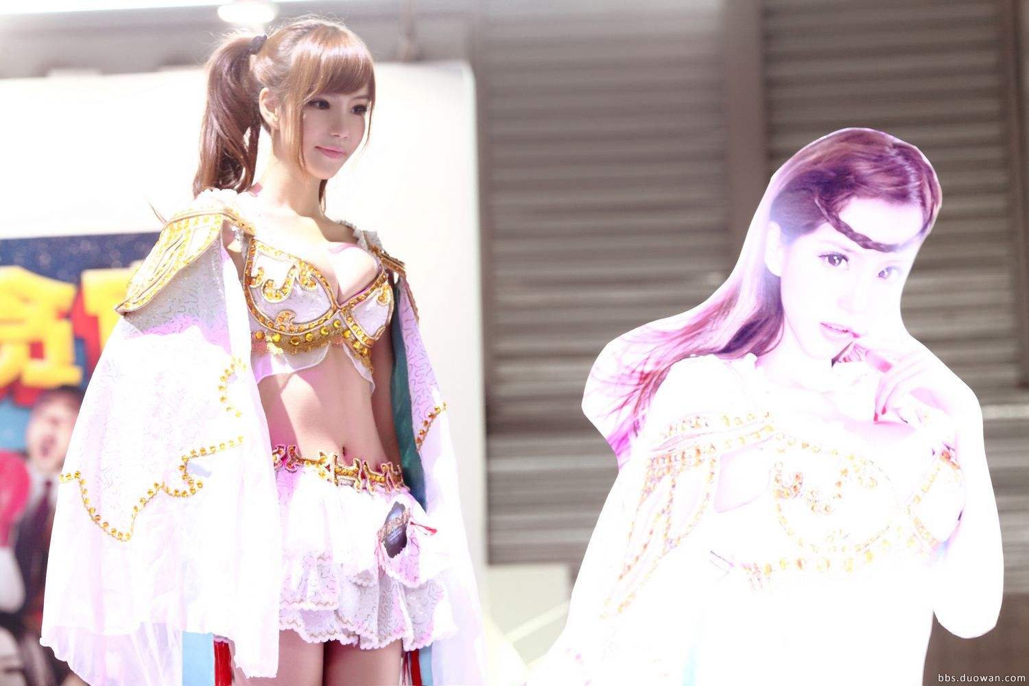 电脑游戏女玩家,和美女互动的电脑游戏