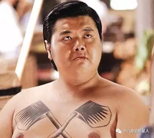 他成名于1987年英语翻译,他成名于2004年英文