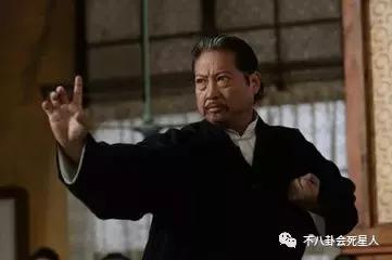 他成名于1987年英语翻译,他成名于2004年英文