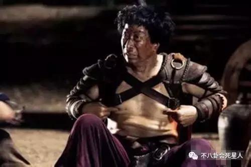 他成名于1987年英语翻译,他成名于2004年英文