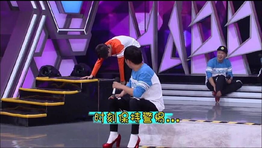 朱亚文穿高跟鞋的视频,男星穿上高跟鞋