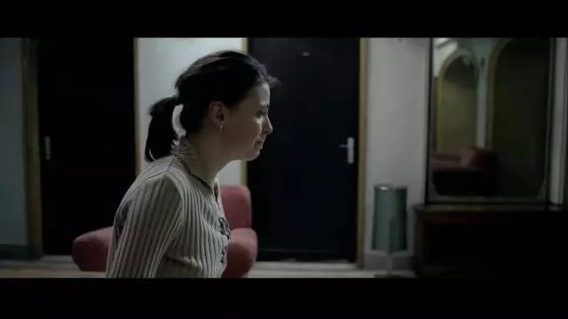 为了堕胎，她和怀孕的室友竟主动被无良医生玷污！