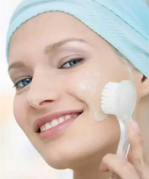 你为什么一直长痘痘呢？你也许轻忽了这些