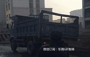 俩人迎面相撞视频,两人撞到头