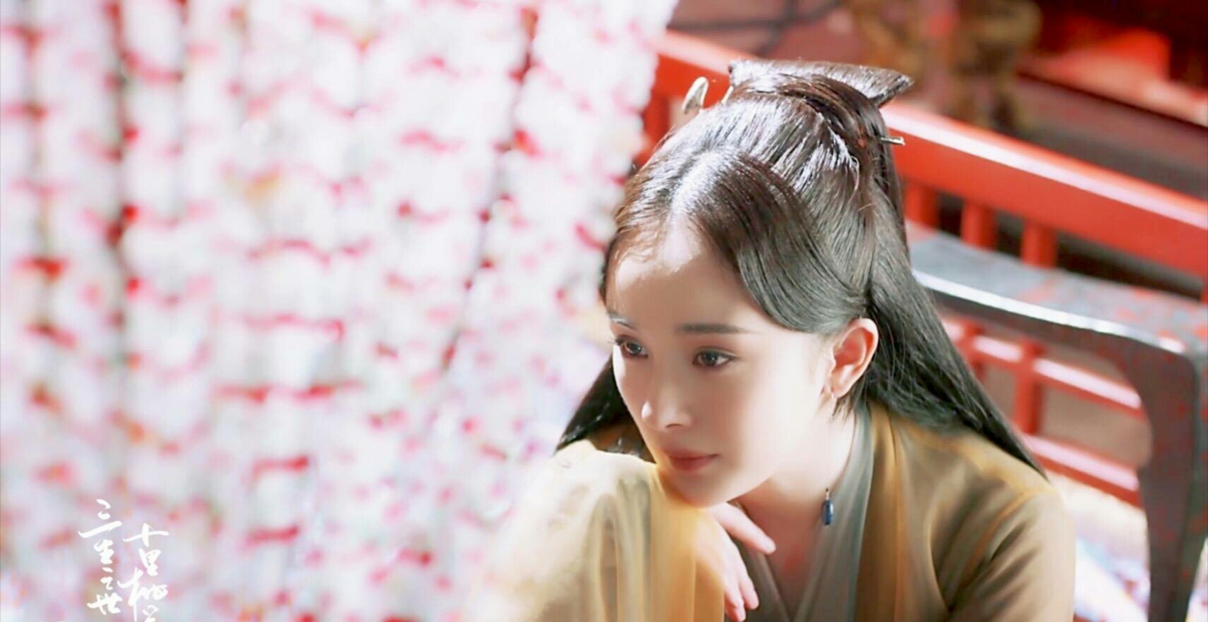 杨幂愿所有人都能被世界温柔以待,杨幂赵又廷新片愿有岁月可回首