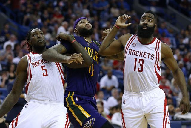 21岁小将连续两场三双很厉害，但比他更变态的中锋还有两个！