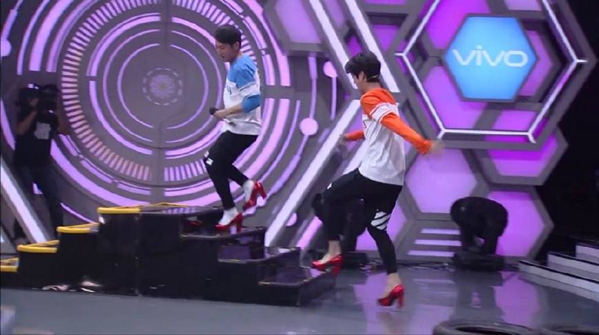 朱亚文穿高跟鞋的视频,男星穿上高跟鞋