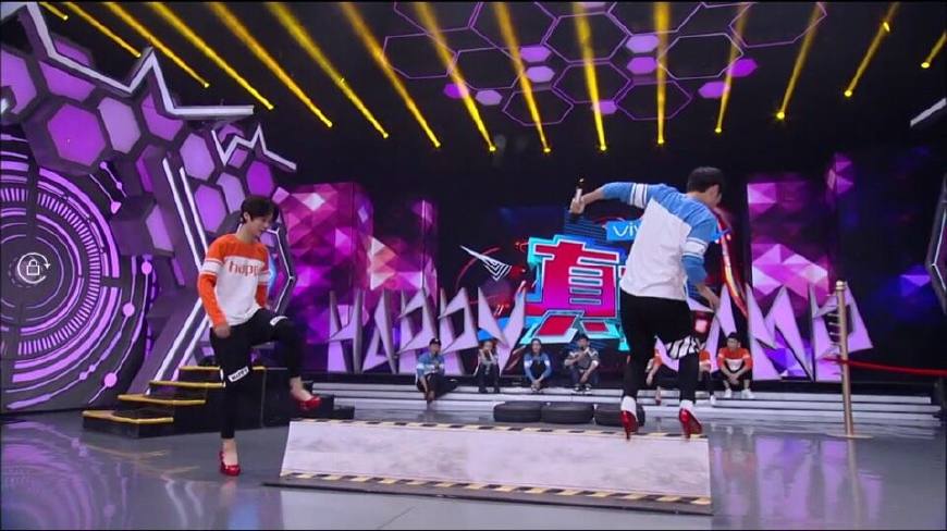 朱亚文穿高跟鞋的视频,男星穿上高跟鞋