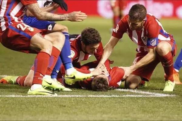 足坛最新恶意犯规,足坛最严重的恶意犯规