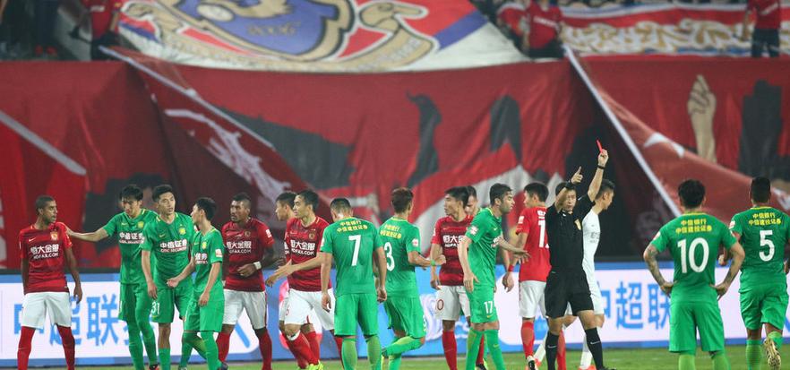 13黄+2红，一场“丑陋”的比赛，谁的脑袋被“驴踢了”？