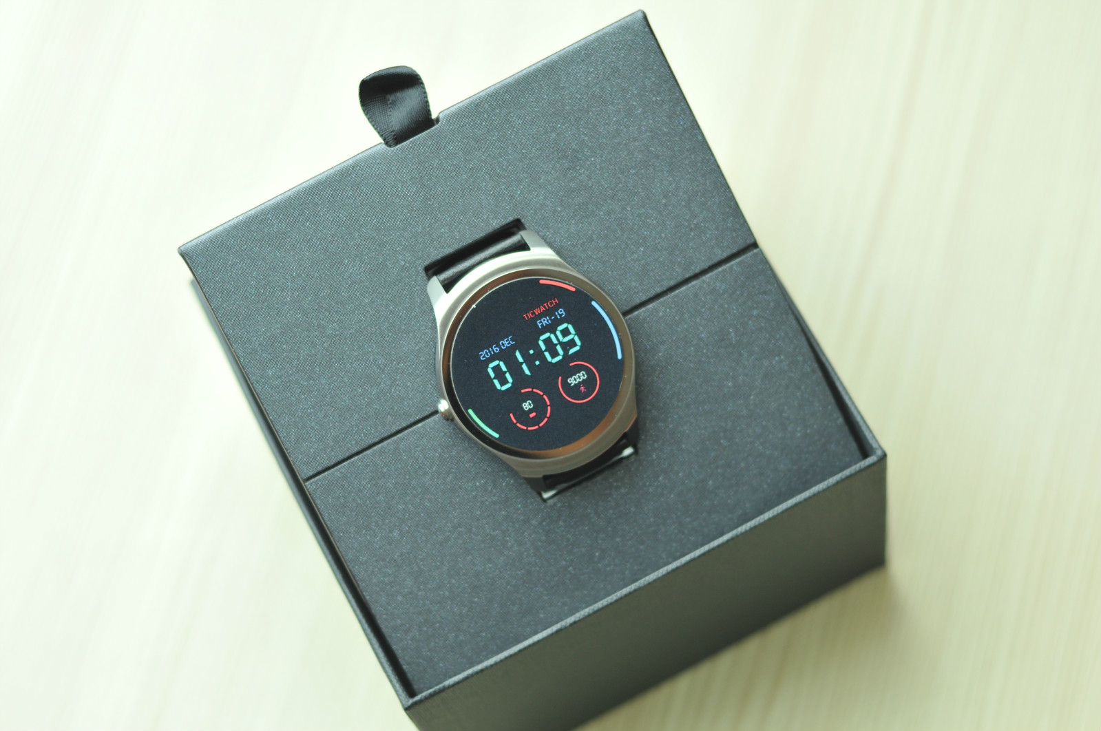 智能手表长得跟普通手表一样,智能手表都一个样