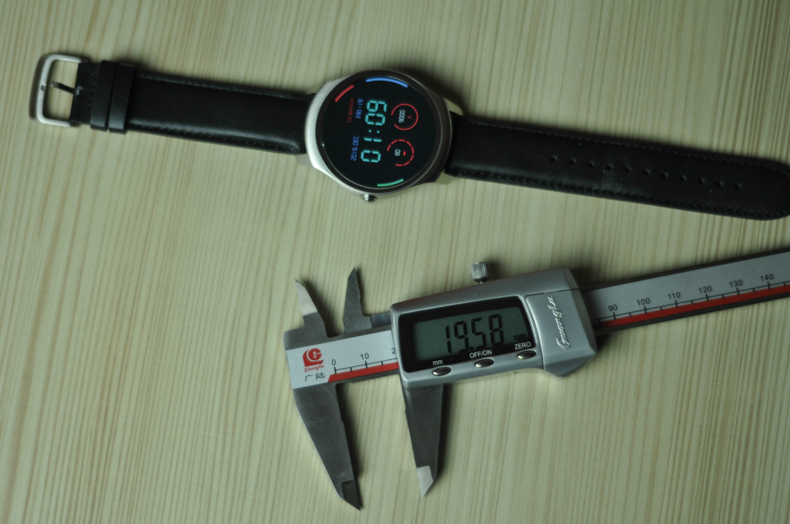 智能手表长得跟普通手表一样,智能手表都一个样