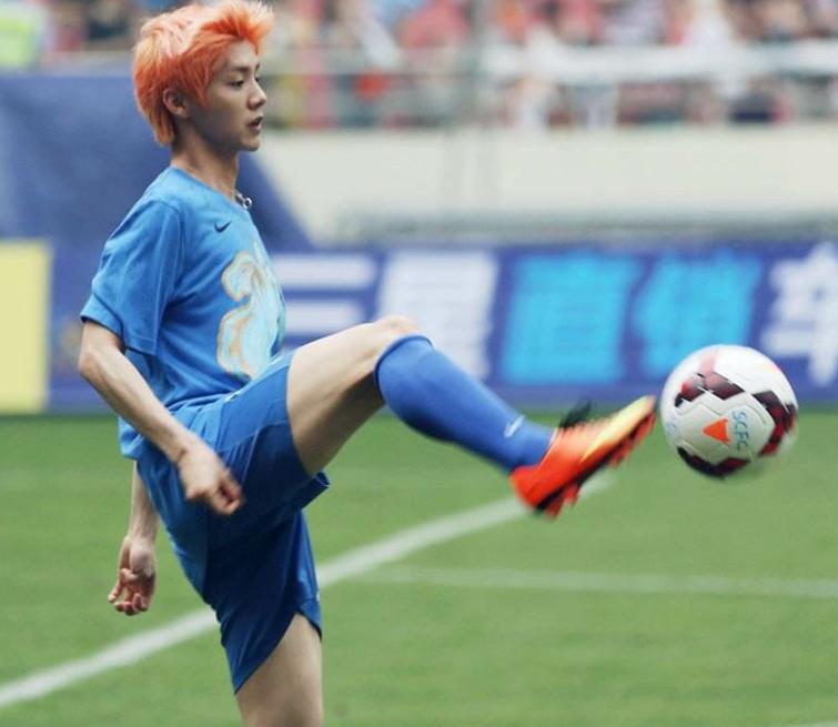 陈伟霆爱健身鹿晗喜欢足球，同是小鲜肉易烊千玺却对手串情有独钟