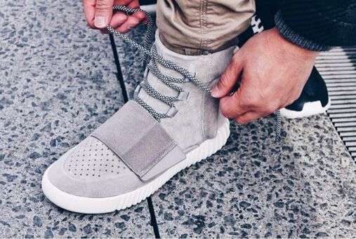 侃爷爆火的鞋叫什么,侃爷最近上脚的鞋子