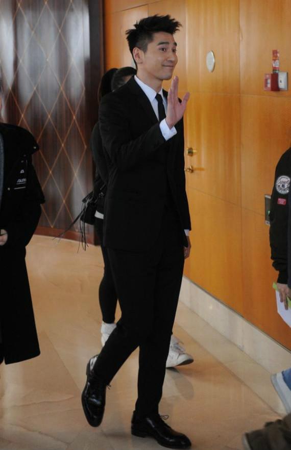 1天收到8部片约片酬过亿，赵又廷红到财富身价暴涨但他很理智