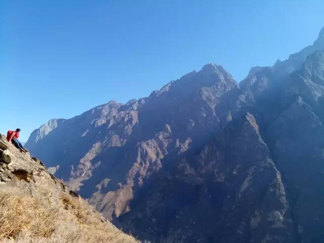 大漠户外旅行虎跳峡徒步详解,虎跳峡徒步168级勇者云梯