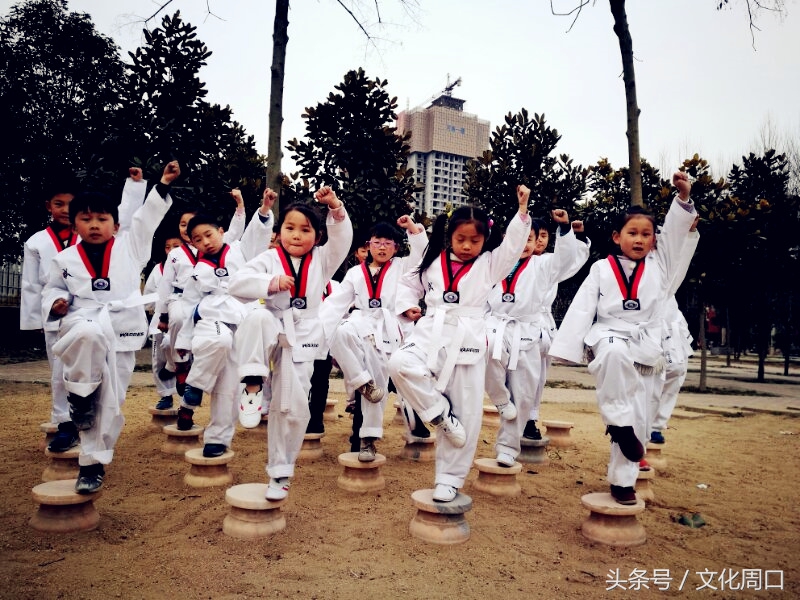 足球进校园是谁提出的,足球进校园推进了校园足球的发展