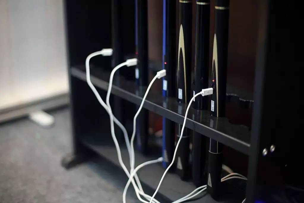 充电球杆、切开台球、防水球台，「台球年货大集」上的新鲜货