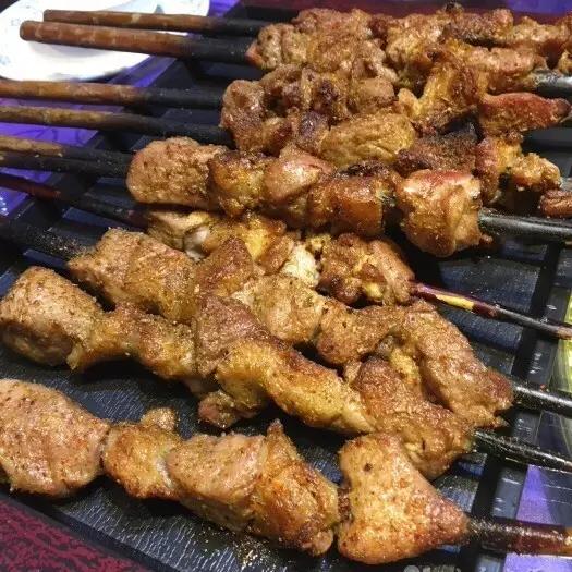 一天吃8顿算啥！回我老家青岛，带你吃上24小时！