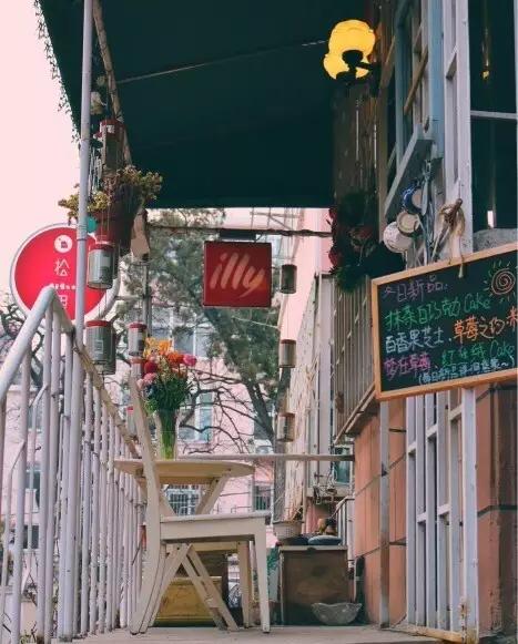 一天吃8顿算啥！回我老家青岛，带你吃上24小时！