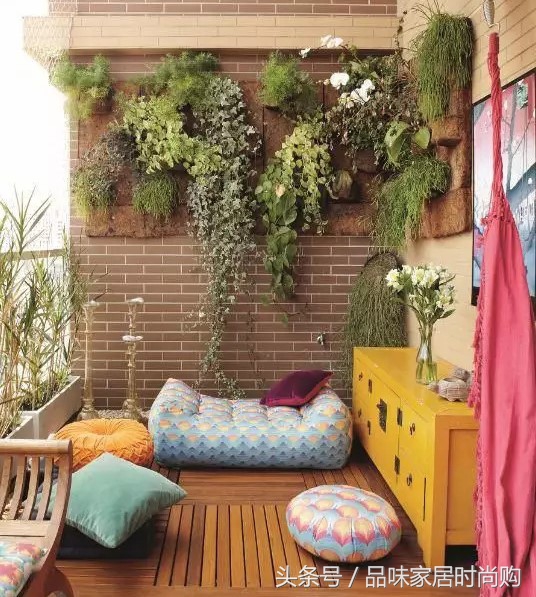 遗憾没有阳光？背阴阳台也能打造幽静绿色花园