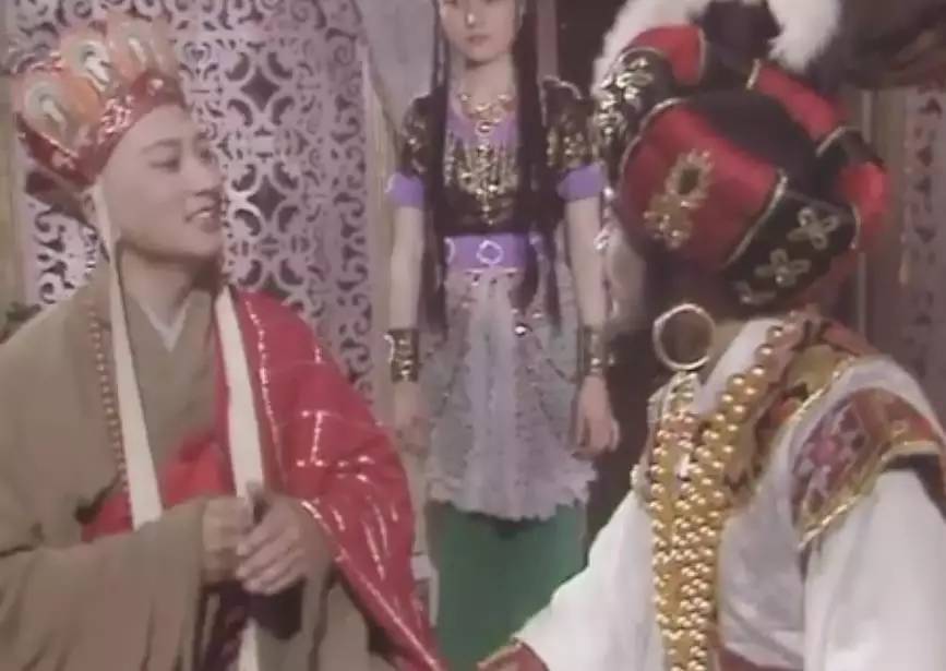 她曾是王的女人，被*兽禽**囚禁洞中整三年，逃回家丈夫却不再碰她！