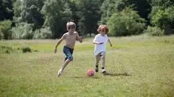 孩子散漫关注力不集中是天生的吗,一年级孩子上课关注力不集中散漫