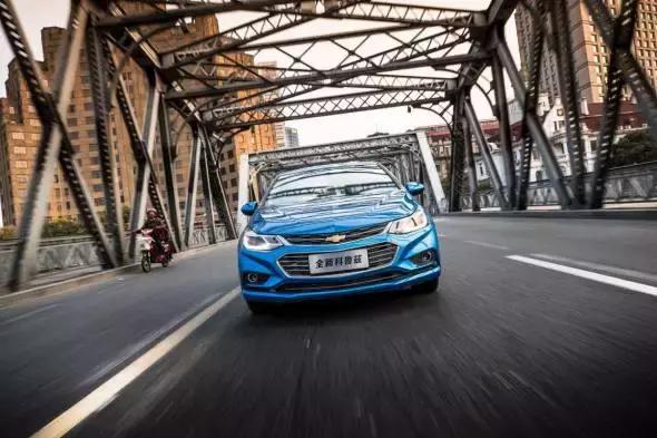 论操控性是suv好还是轿车好,二手科鲁兹两厢掀背最新用车感受