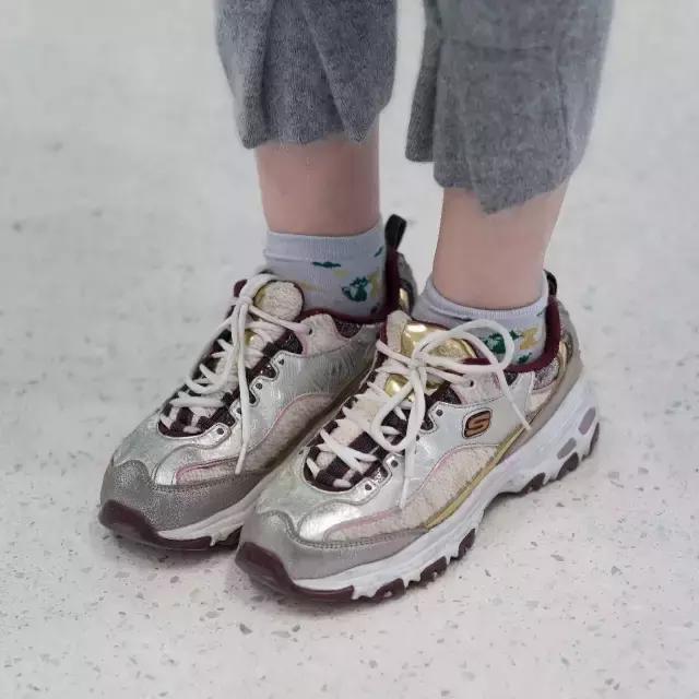 你的iphone7和AJ1同时掉河里，你先救哪个？