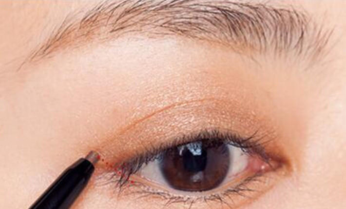 新手不会画眼线用什么眼影,新手不会画眼尾必看