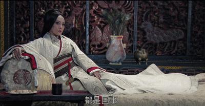 她40岁离婚，剃光头，爆粗口，却在娱乐圈里活得比谁都肆意！