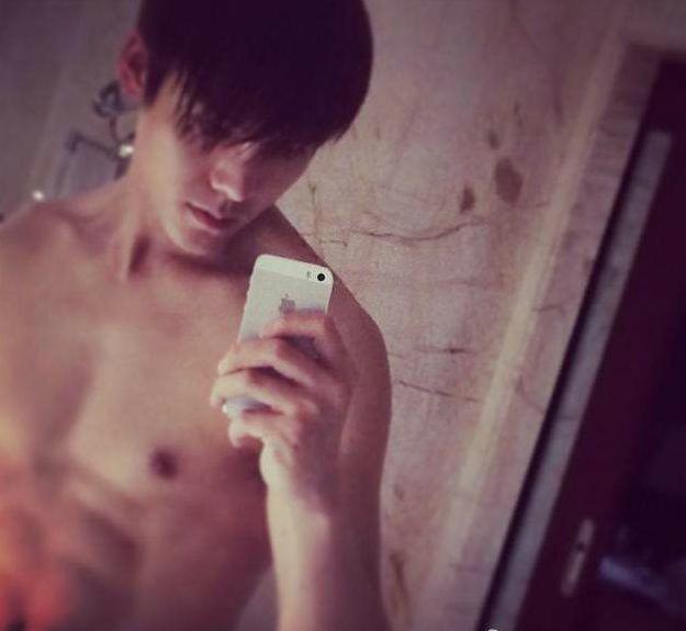 陈伟霆爱健身鹿晗喜欢足球，同是小鲜肉易烊千玺却对手串情有独钟