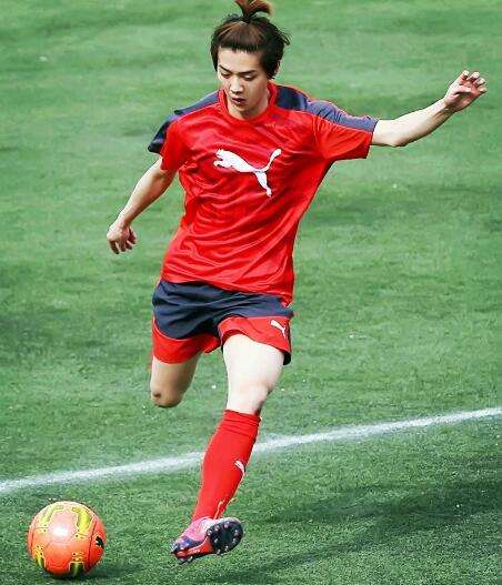 陈伟霆爱健身鹿晗喜欢足球，同是小鲜肉易烊千玺却对手串情有独钟