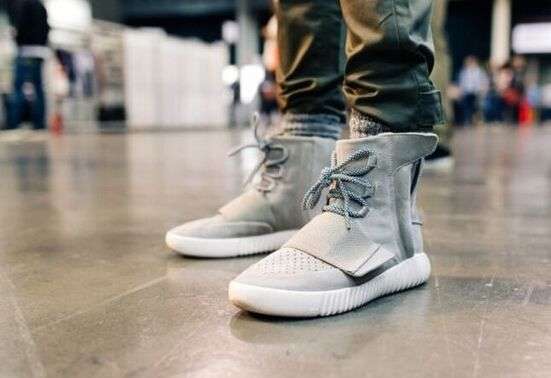 侃爷爆火的鞋叫什么,侃爷最近上脚的鞋子