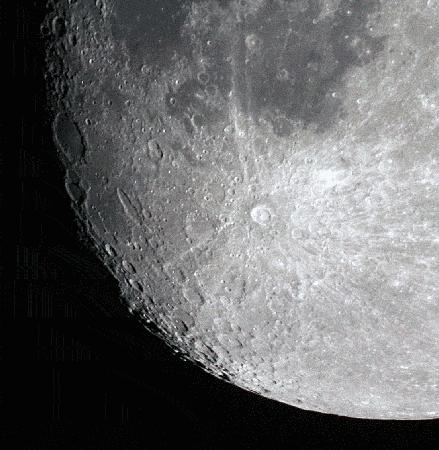 坑坑洼洼的月球表面像什么,坑坑洼洼的月球表面