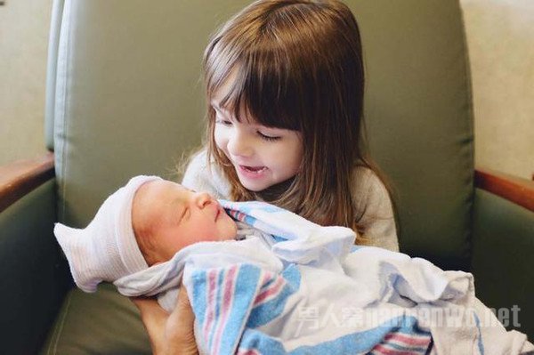 高龄生二胎怀孕一个月主要特征,大龄孕妈多久适合要二胎