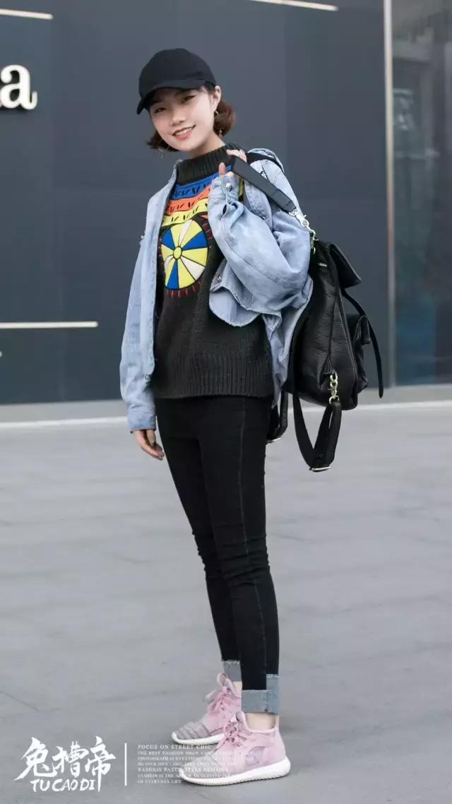 你的iphone7和AJ1同时掉河里，你先救哪个？