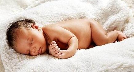 小孩睡觉出汗是什么原因怎么办,小孩睡觉出汗是什么原因怎么解决