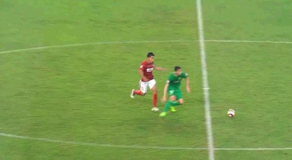 董路解说恒大战国安精彩语录一度让身旁搭档做起了安静的*男美**子