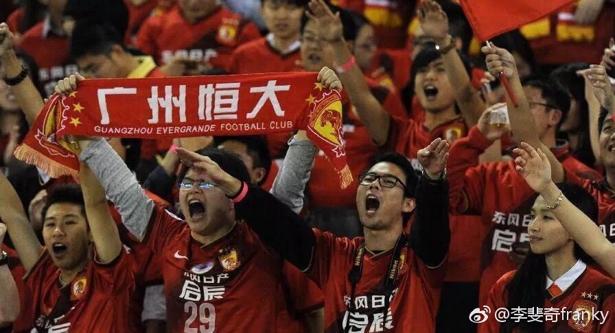 北京球迷街头,广州球迷与北京球迷对比