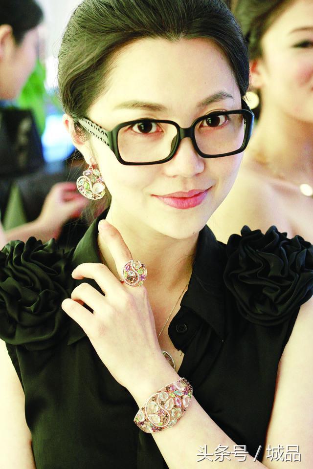 鲜花和巧克力都比不上这些女神的美