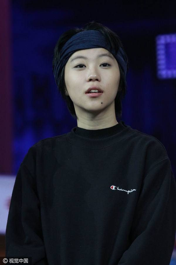 香奈儿秀场盘着头发,香奈儿秀场发箍