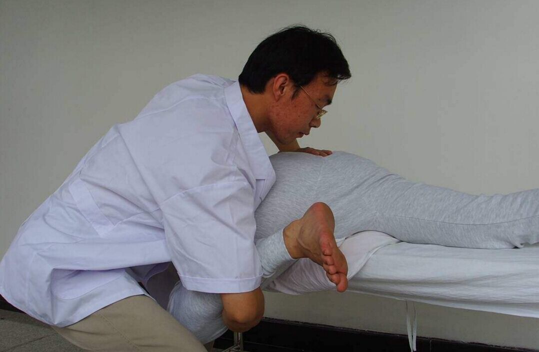 “大帝”奥登求助中医发现问题根结——长短腿