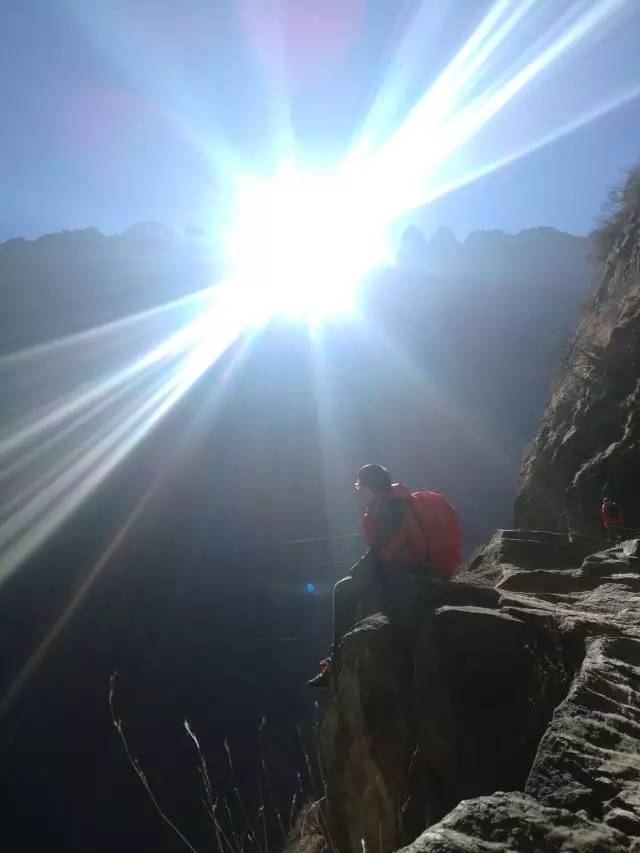 大漠户外旅行虎跳峡徒步详解,虎跳峡徒步168级勇者云梯