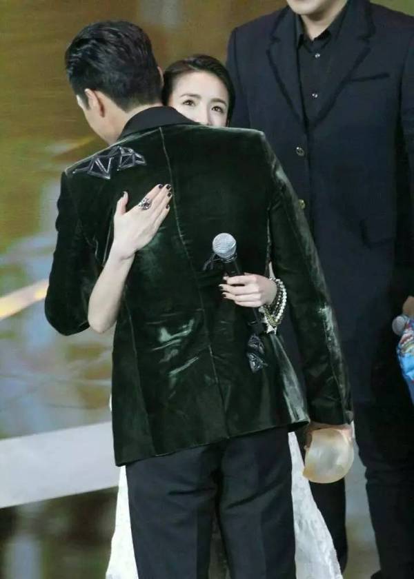 胡歌使用替身是怎么回事,胡歌的替身事件